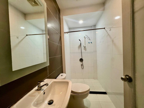 ផ្ទះអាជីវកម្មលក់បន្ទាន់ នៅលេីផ្លូវប៉ូឡារីស បុរីប៉េងហួតបឹងស្នោរ