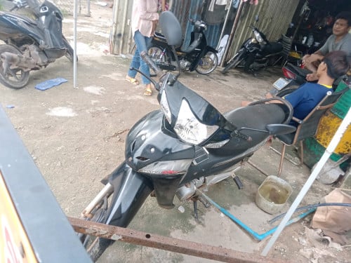 ម៉ូតូនៅម៉ាស៊ីនឆាប់ស្អាត មានកាត្រីត្រឹមត្រូវ