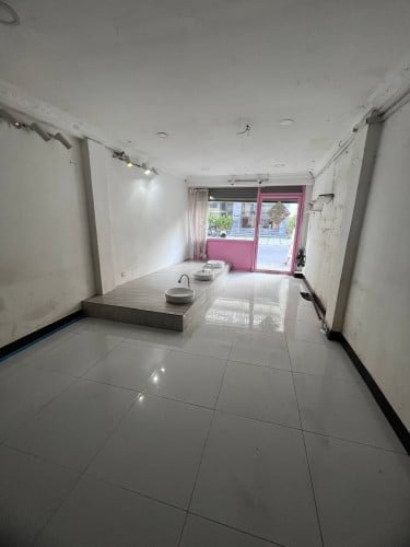 ផ្ទះអាជីវកម្មសម្រាប់ជួលនៅម្ដុំគិរីរម្យ