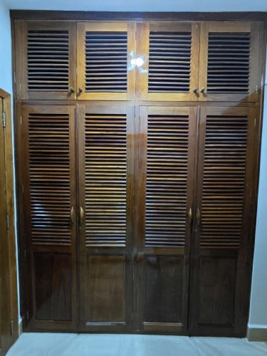ផ្ទះអាជីវកម្មលក់បន្ទាន់