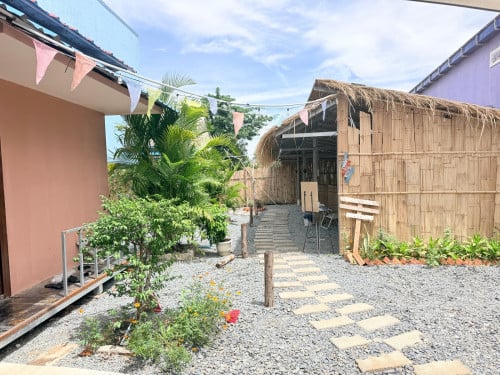 ហាងកាហ្វេសេង ជិតសាកលវិទ្យាល័យ វិទ្យាល័យ អនុវិទ្យាល័យ វត្តព្រះឥន្ធសាមគ្គី