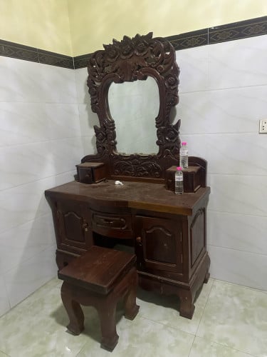 តុនៅស្អាតឈើក្រាស់