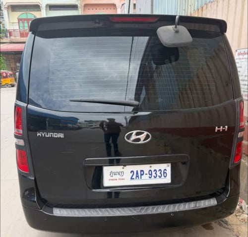 ឡានលក់បន្លាន់