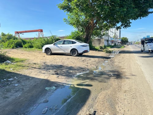 ដីលក់ក្រោមទីផ្សារ