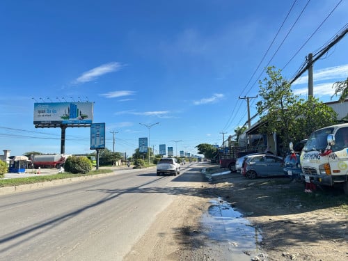 ដីលក់ក្រោមទីផ្សារ