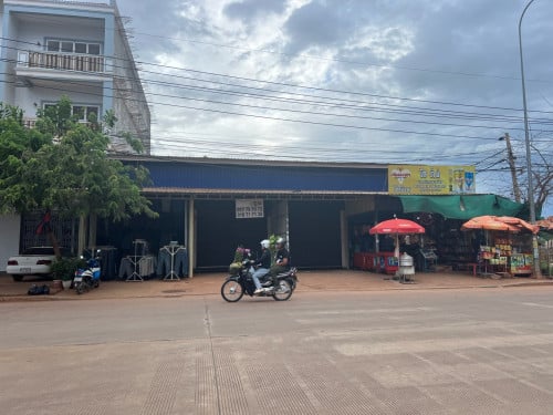ផ្ទះ អាជីវកម្ម ជួល 130$/ខែ លើផ្លូវជាសុីម ចំពីក្រោយបុរីសៀងណាំ
