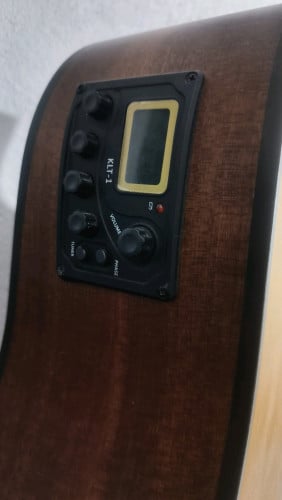 ចង់លក់ហ្គីតា130$ចុះនៅ100$