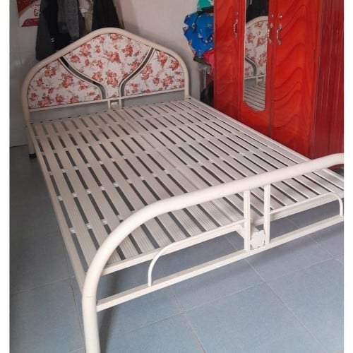 គ្រែដែក ខ្នាត 160 x 200cm (យកច្រើនចុះច្រើន)