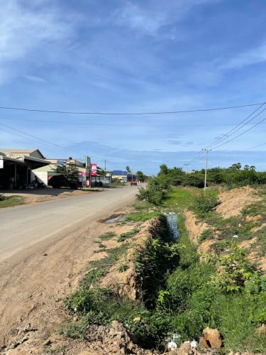 ដីជាប់ផ្លូវជាតិមុខរោងចក្រច្រកចេញ2 ត្រូវការលក់បន្ទាន់ ខាងជើងក្រុងច្បារមន3ឡូម៉ែត្រ