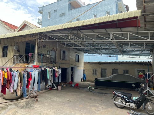 ដីផ្ទះសម្រាប់លក់ មានចំណូលបន្ទប់ជួលស្រាប់ មាន 25 បន្ទាប់