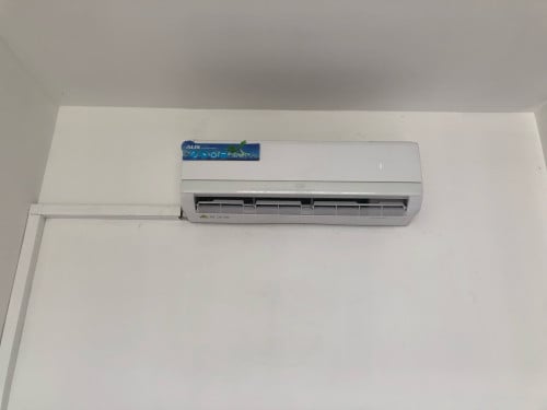 លក់ម៉ាសុីនត្រជាក់ AUX 2សេះ inverter សន្សំសំចៃភ្លេីង