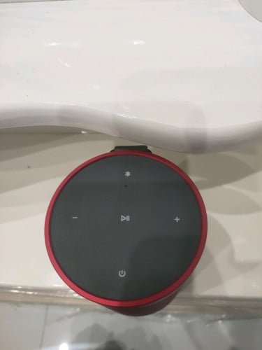 ទើបកាត់បាន B&o Beosound Explore Ferrari Red/Black Edition
