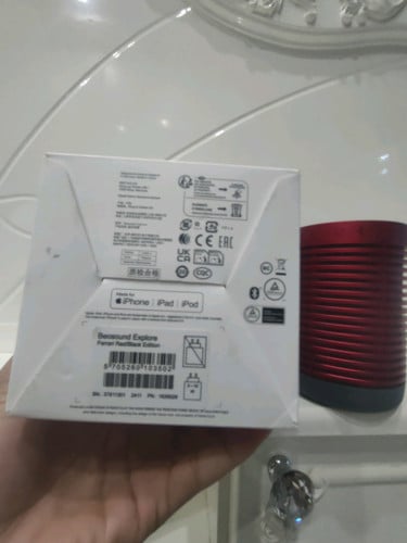 ទើបកាត់បាន B&o Beosound Explore Ferrari Red/Black Edition