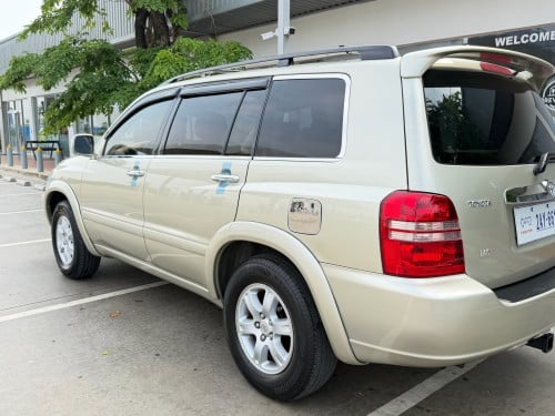 ឡានលក់ Highlander