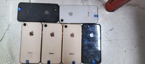 លក់iphone 8 64g ស្អាត់សុំណុំហ្សីន  98%