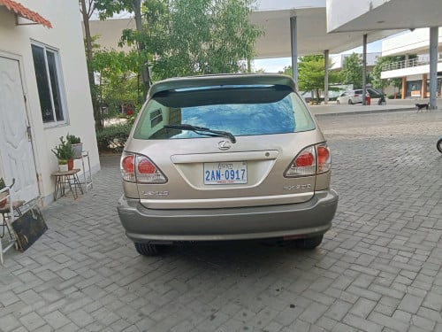លក់ Lexus RX300 ឆ្នាំ2000 ប៉ុងមួយឡានស្អាតអត់បុកអត់ប៉ះ