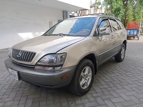 លក់ Lexus RX300 ឆ្នាំ2000 ប៉ុងមួយឡានស្អាតអត់បុកអត់ប៉ះ
