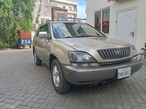 លក់ Lexus RX300 ឆ្នាំ2000 ប៉ុងមួយឡានស្អាតអត់បុកអត់ប៉ះ