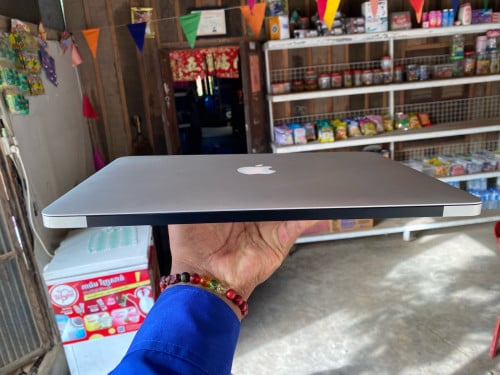លក់ MacBook Air 2014 មានឆ្នាំងសាកស៊ីន
