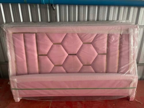 គ្រែPink ៗ Size: 180 x 200cm (ហ្វ្រីតម្លើង និងដឹក)