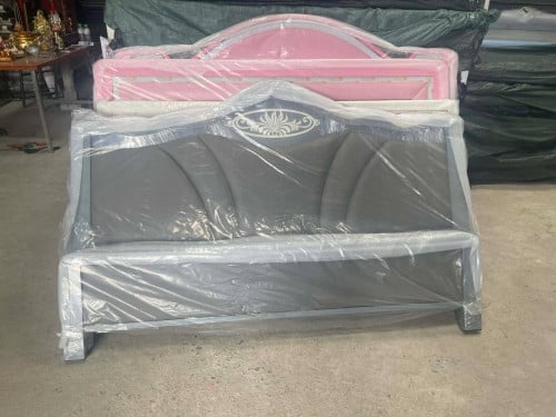 គ្រែPink ៗ Size: 180 x 200cm (ហ្វ្រីតម្លើង និងដឹក)