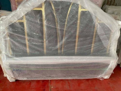 គ្រែPink ៗ Size: 180 x 200cm (ហ្វ្រីតម្លើង និងដឹក)