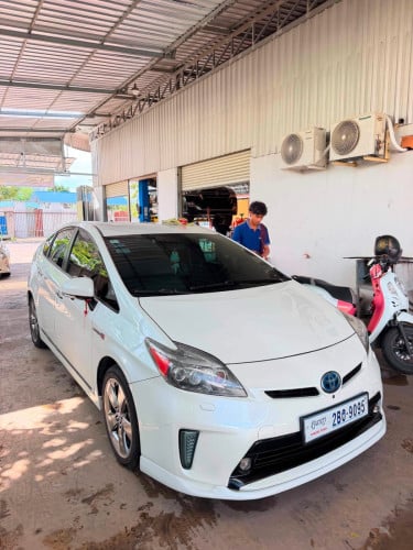 ឡានជិះផ្ទាល់ខ្លួន Prius Option 5 Advance ឡើង 012 16800$ ចរចា