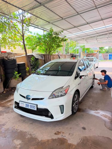 ឡានជិះផ្ទាល់ខ្លួន Prius Option 5 Advance ឡើង 012 16800$ ចរចា