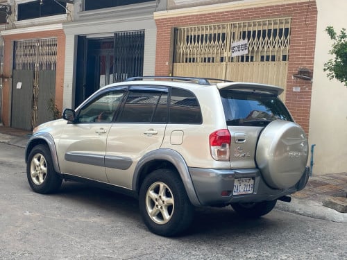 ឡានលក់ RAV4 L ឆ្នាំ02 ឡានស្អាត
