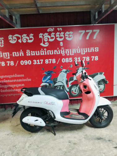ម៉ូតូ scoopy 022 មានពន្ធត្រឹមត្រូវលក់តម្លៃ 1.770 ដុល្លារ។
