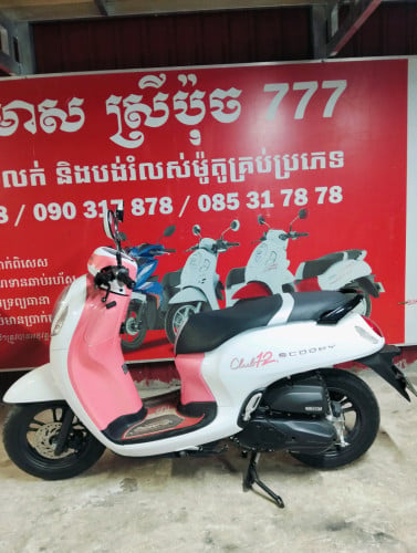 ម៉ូតូ scoopy 022 មានពន្ធត្រឹមត្រូវលក់តម្លៃ 1.770 ដុល្លារ។