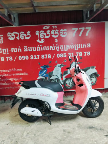 ម៉ូតូ scoopy 022 មានពន្ធត្រឹមត្រូវលក់តម្លៃ 1.770 ដុល្លារ។