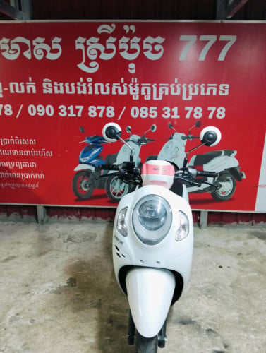 ម៉ូតូ scoopy 022 មានពន្ធត្រឹមត្រូវលក់តម្លៃ 1.770 ដុល្លារ។
