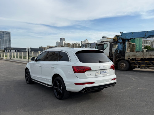 *តម្លៃ១មុឺនជាង រក SUV 7កៅអី គឺ Audi Q7 នេះហើយ*