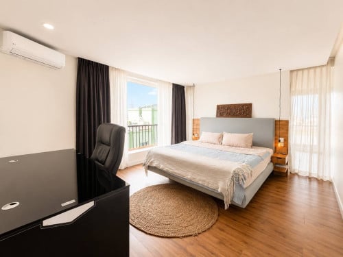 🌿 Green Penthouse – For Rent in Phnom Penh 🌿