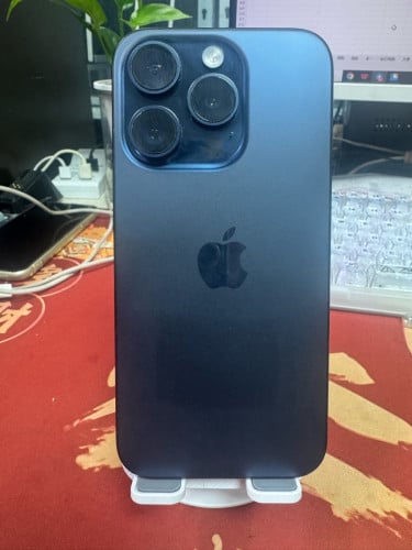 🔥【iPhone 15 Pro 现货到店】🔥钛金属机身，超瓷晶面板，又轻又耐造A17 Pro芯片加持，游戏、剪辑、日常用都丝滑拉满4800万主摄+4K 60fps电影模式，随手拍都是大片质感