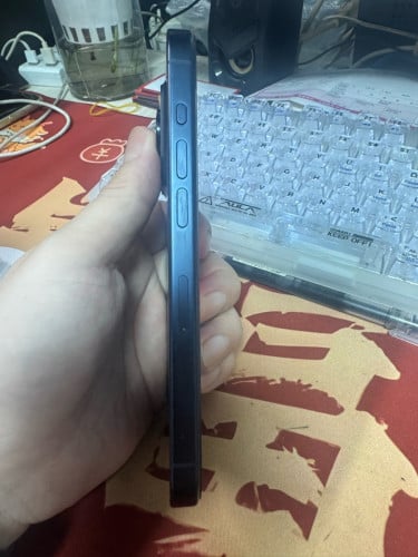 🔥【iPhone 15 Pro 现货到店】🔥钛金属机身,超瓷晶面板,又轻又耐造A17 Pro芯片加持,游戏、剪辑、日常用都丝滑拉满4800万主摄+4K 60fps电影模式,随手拍都是大片质感