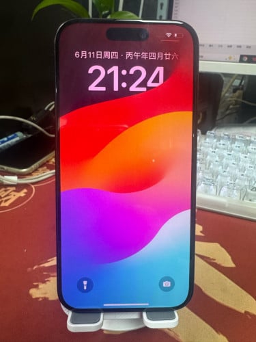 🔥【iPhone 15 Pro 现货到店】🔥钛金属机身,超瓷晶面板,又轻又耐造A17 Pro芯片加持,游戏、剪辑、日常用都丝滑拉满4800万主摄+4K 60fps电影模式,随手拍都是大片质感