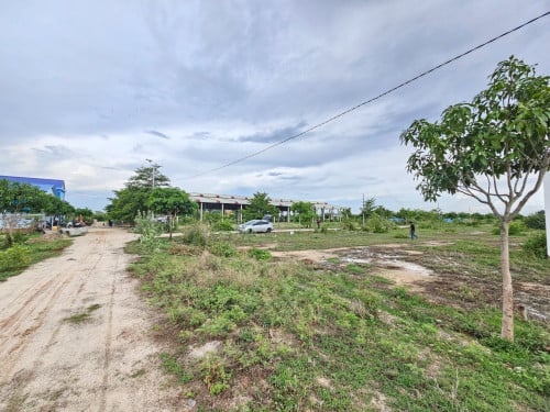 ដីលក់បន្ទាន់ 🚨 2ឡូ ទំហំ 10x20m²