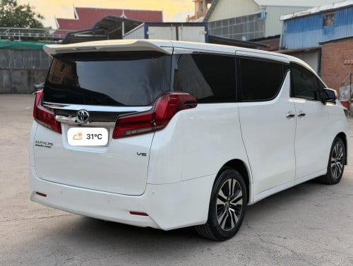 ឆ្វេងសុីន V6 spec រស្សុី executive lounge