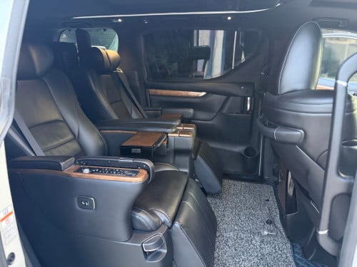 ឆ្វេងសុីន V6 spec រស្សុី executive lounge