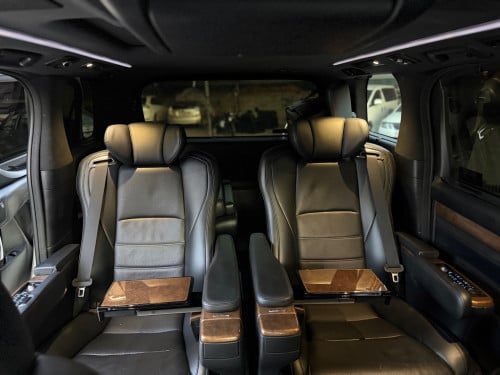 ឆ្វេងសុីន V6 spec រស្សុី executive lounge