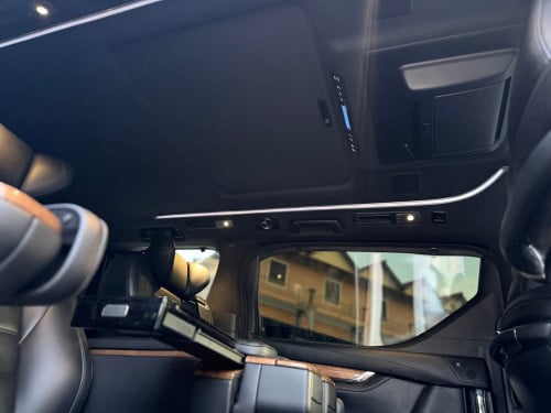 ឆ្វេងសុីន V6 spec រស្សុី executive lounge