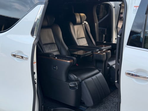 ឆ្វេងសុីន V6 spec រស្សុី executive lounge