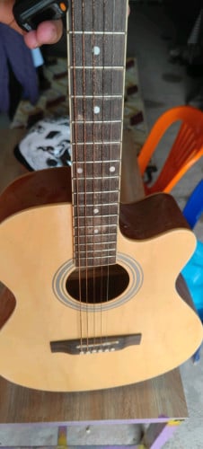 លក់ហ្គីតា Yamaha 4010