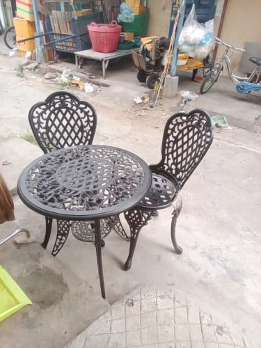 1 set of coffee table and chairs