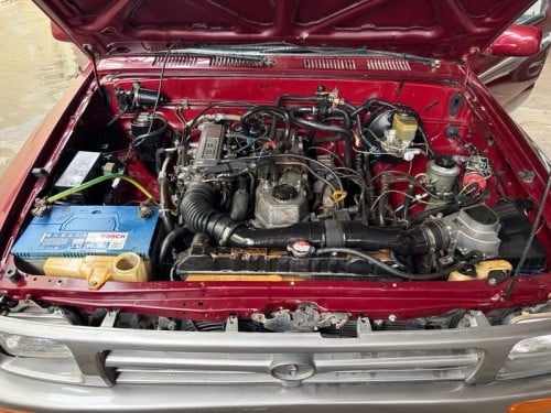 1991 Toyota Hilux ម៉ាស៊ីនសាំង ( Zin )