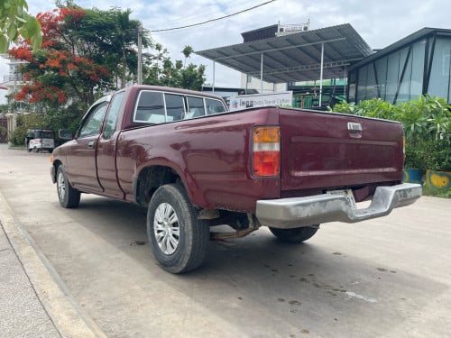 1991 Toyota Hilux ម៉ាស៊ីនសាំង ( Zin )