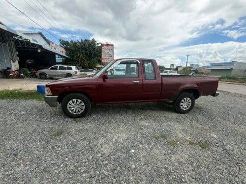 1991 Toyota Hilux ម៉ាស៊ីនសាំង ( Zin )