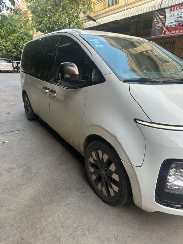 2024 Staria Lounge VIP 7 កៅអី